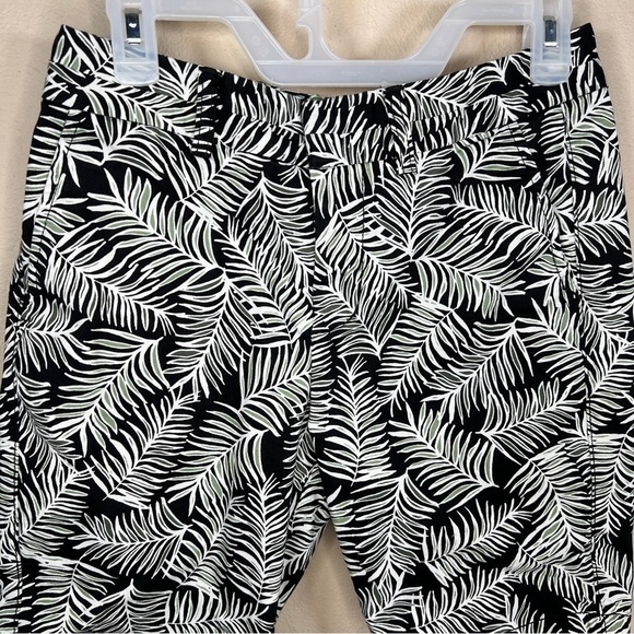 SIZE 2 GAP BLACK GREEN WHITE TROPICAL PRINT BERMUDA SHORTS STRETCH CASUAL - Picture 2 of 10